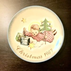 1987 Christmas Hummel Plate